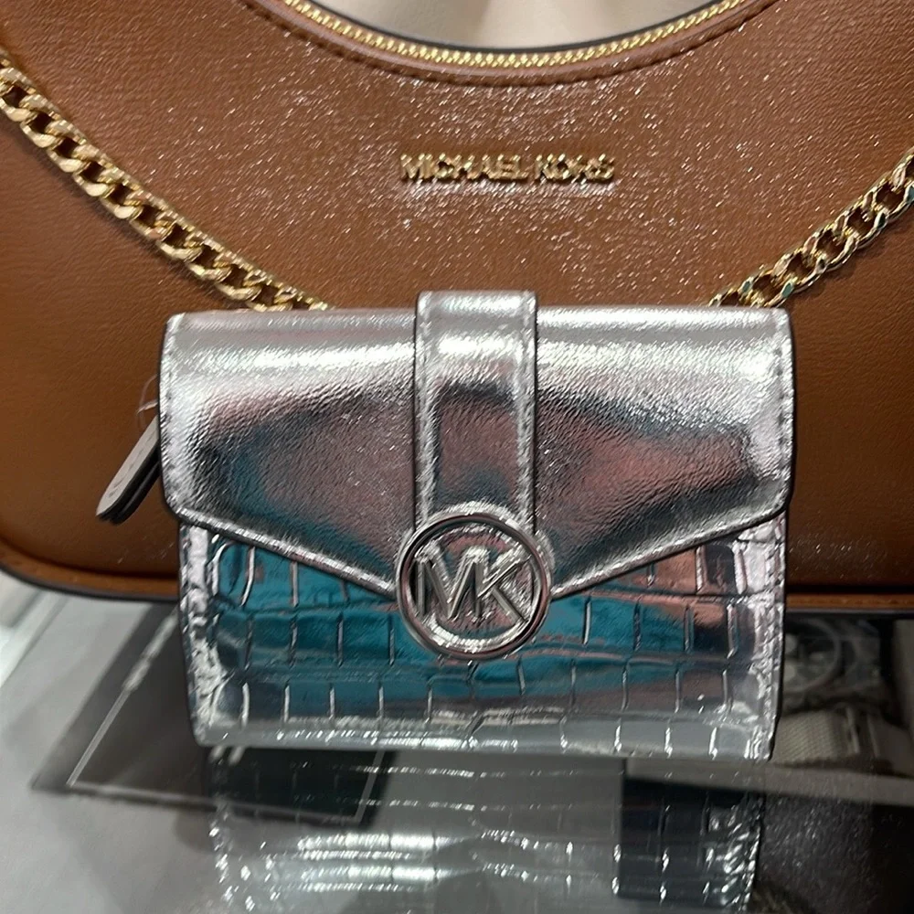 MICHAEL KORS CARMEN MEDIUM LOGO AND FAUX LEATHER WALLET SILVER NWT